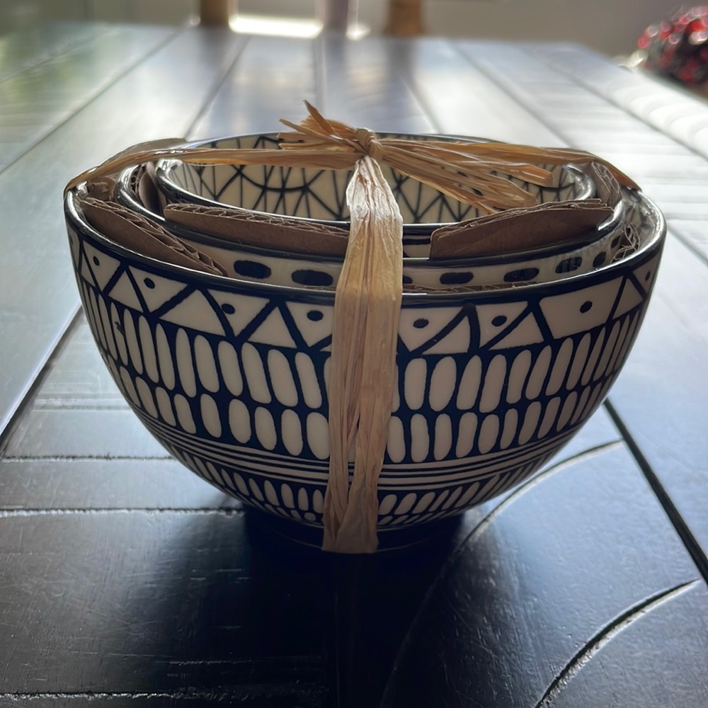 Set of 3 Short Stories Black and White Bowl Set